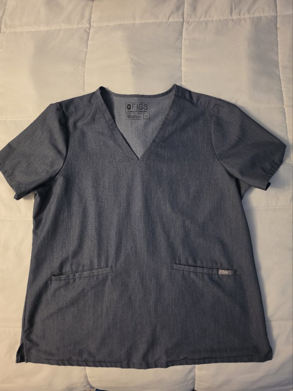 Figs Women's Heathered/Navy Casma  Scrub Top With 2 Pocket &Jogger Scrub Pants.